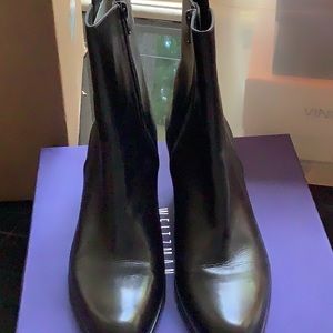 Side zip leather boots